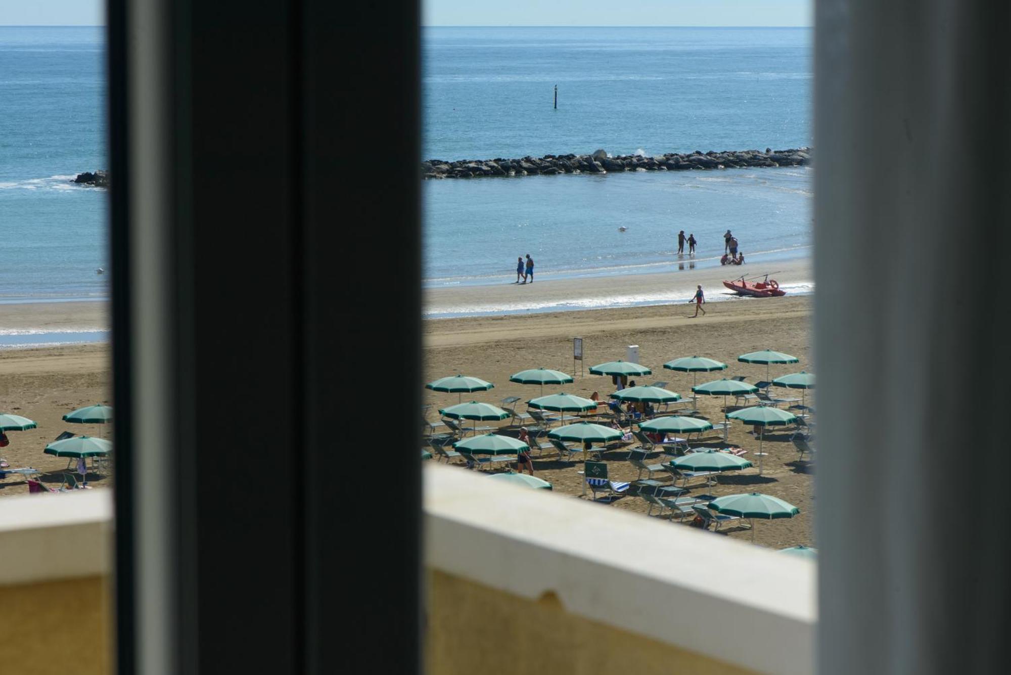 Nautic Beach Hotel Rímini Exterior foto